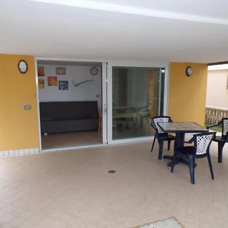 Lägenhet Seafront Flat With Covered Patio