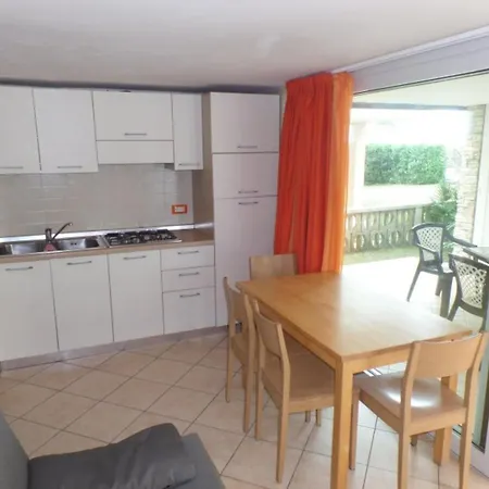 Seafront Flat With Covered Patio Lägenhet