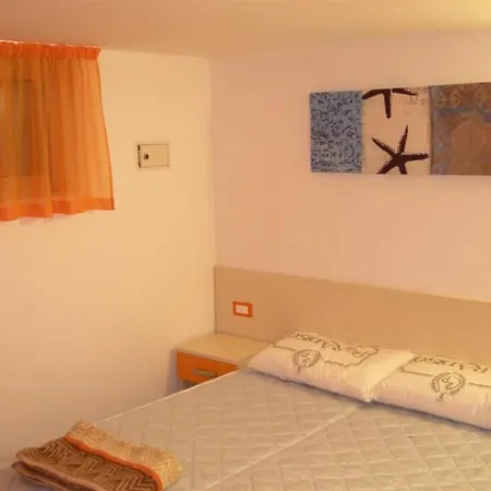 Seafront Flat With Covered Patio Apartment *