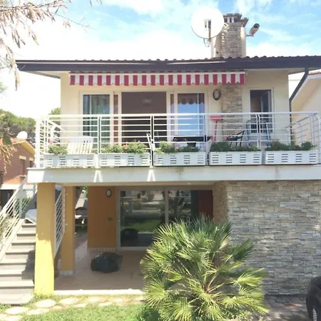 Seafront Flat With Covered Patio