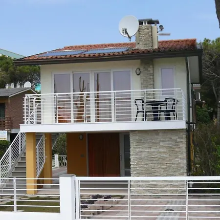 Seafront Flat With Covered Patio Apartment *