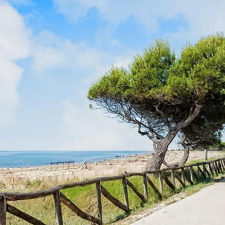 Apartment Seafront Flat With Covered Patio *